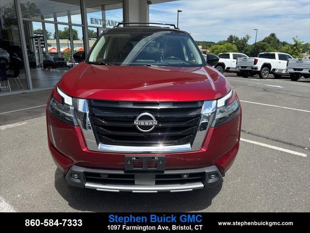 Photo of 2022 Scarlet Ember Tintcoat/Super Black Nissan Pathfinder