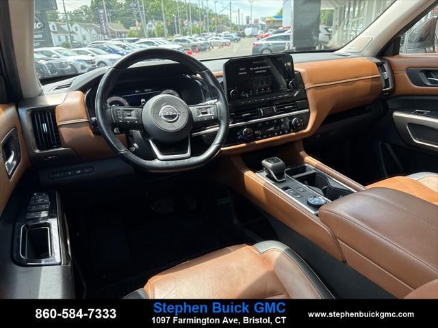 Photo of 2022 Scarlet Ember Tintcoat/Super Black Nissan Pathfinder