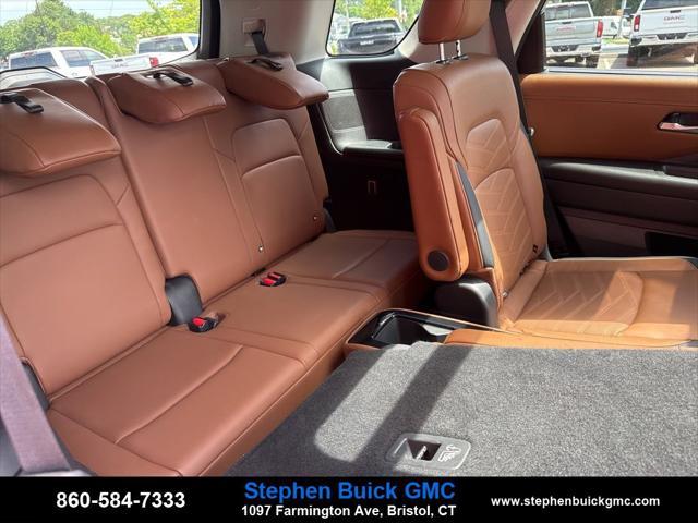 Photo of 2022 Scarlet Ember Tintcoat/Super Black Nissan Pathfinder
