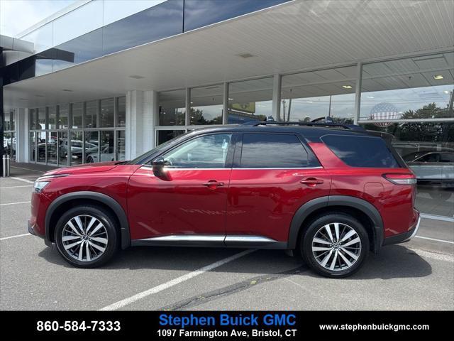 Photo of 2022 Scarlet Ember Tintcoat/Super Black Nissan Pathfinder