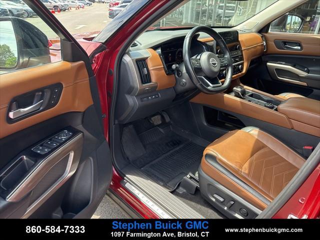Photo of 2022 Scarlet Ember Tintcoat/Super Black Nissan Pathfinder