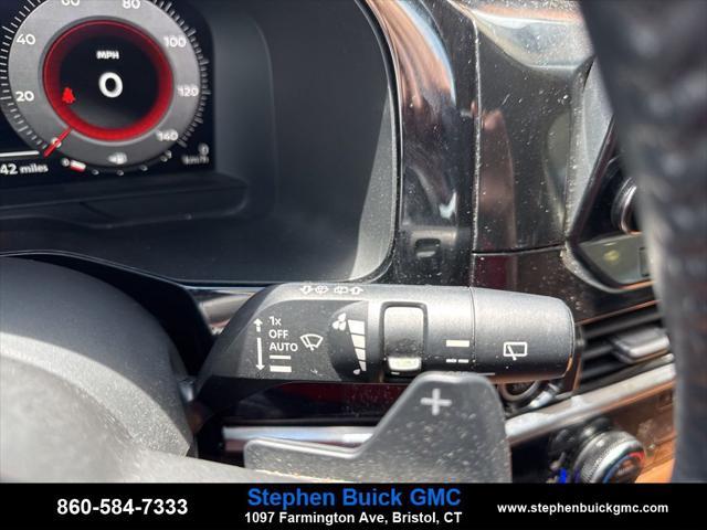 Photo of 2022 Scarlet Ember Tintcoat/Super Black Nissan Pathfinder