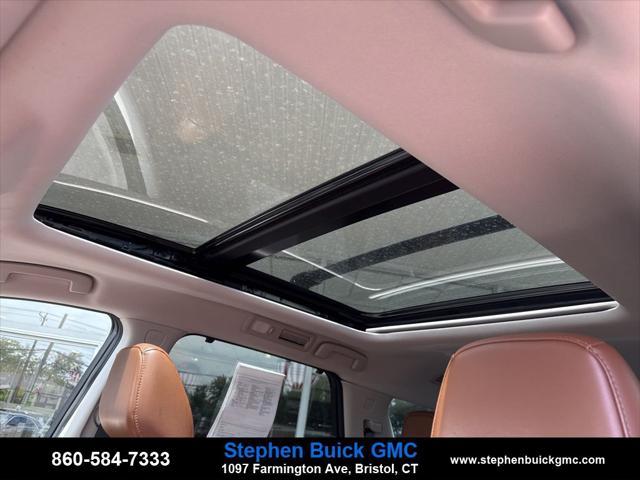 Photo of 2022 Scarlet Ember Tintcoat/Super Black Nissan Pathfinder