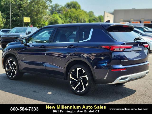 Photo of 2024 Cosmic Blue Metallic Mitsubishi Outlander