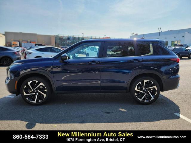 Photo of 2024 Cosmic Blue Metallic Mitsubishi Outlander
