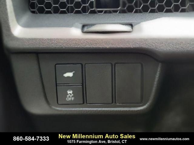 Photo of 2024 Lunar Silver Metallic Honda CR-V Hybrid