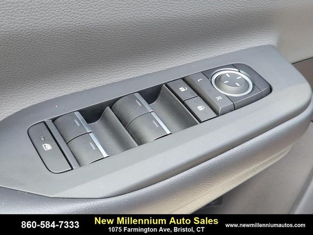 Photo of 2024 White Toyota Prius