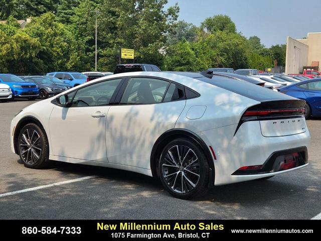 Photo of 2024 White Toyota Prius