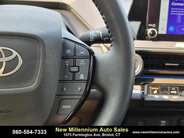 Photo of 2024 White Toyota Prius