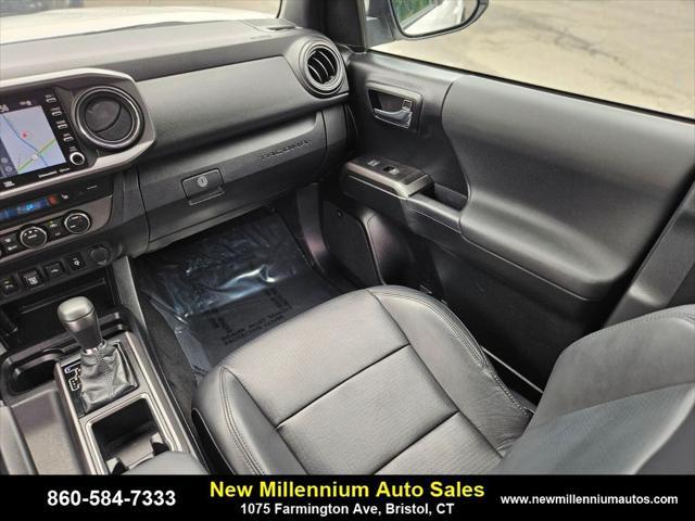 Photo of 2022 White Toyota Tacoma