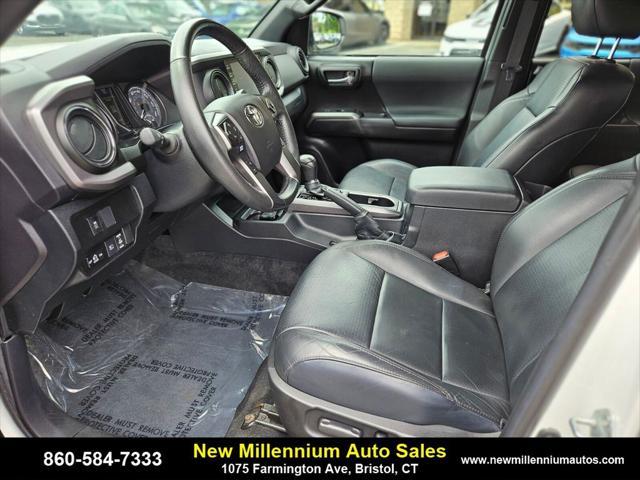 Photo of 2022 White Toyota Tacoma