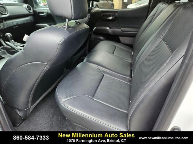 Photo of 2022 White Toyota Tacoma