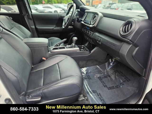 Photo of 2022 White Toyota Tacoma