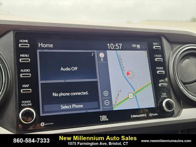 Photo of 2022 White Toyota Tacoma