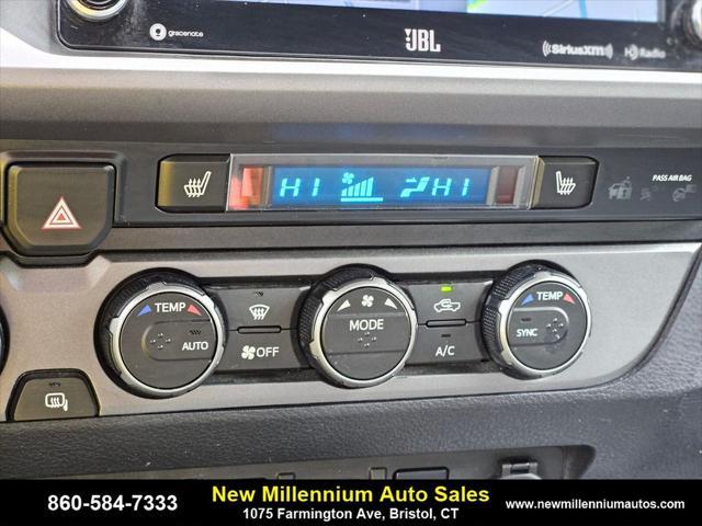 Photo of 2022 White Toyota Tacoma