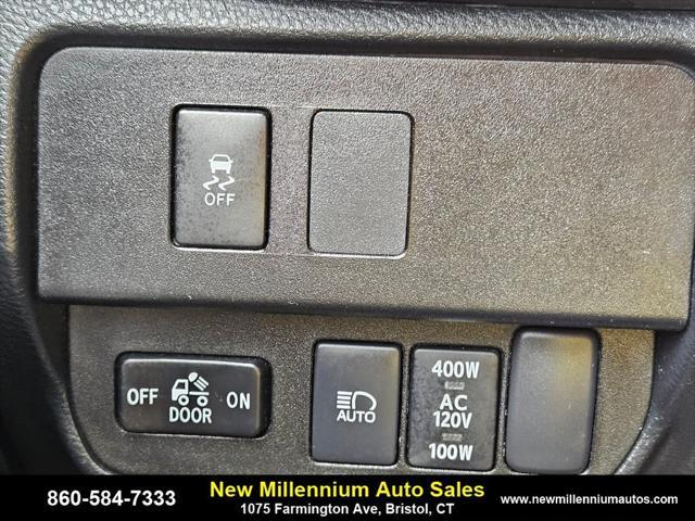 Photo of 2022 White Toyota Tacoma