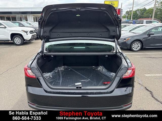 Photo of 2025 Midnight Black Metallic Toyota Camry