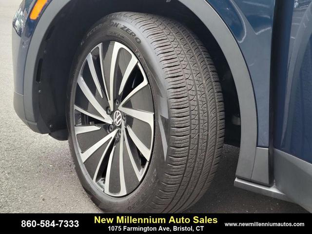 Photo of 2023 Gray Volkswagen ID.4