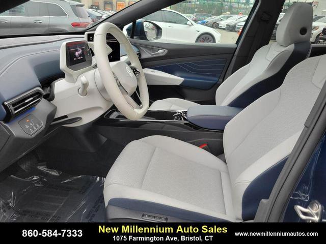Photo of 2023 Gray Volkswagen ID.4
