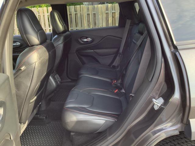 Photo of 2014 Granite Crystal Metallic Clearcoat Jeep Cherokee