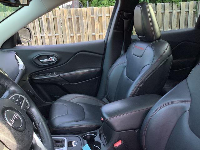 Photo of 2014 Granite Crystal Metallic Clearcoat Jeep Cherokee
