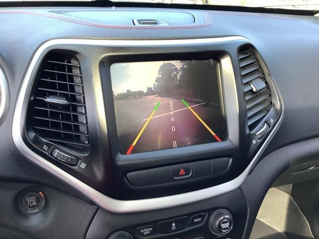 Photo of 2014 Granite Crystal Metallic Clearcoat Jeep Cherokee