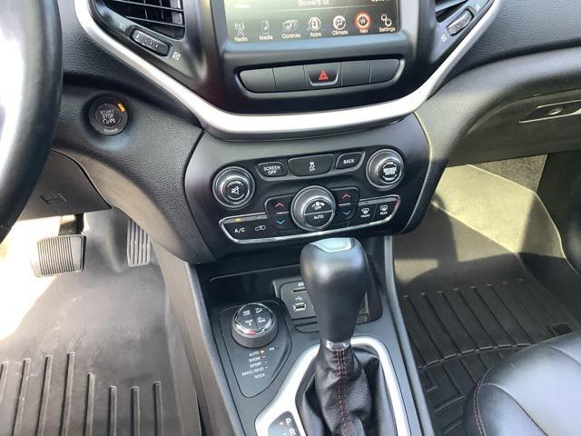 Photo of 2014 Granite Crystal Metallic Clearcoat Jeep Cherokee