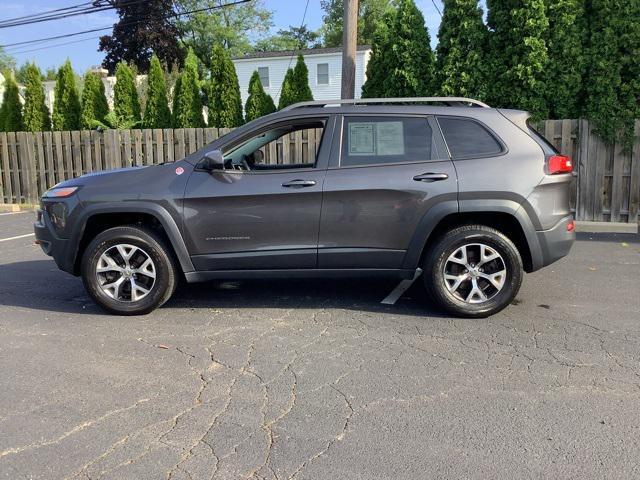 Photo of 2014 Granite Crystal Metallic Clearcoat Jeep Cherokee