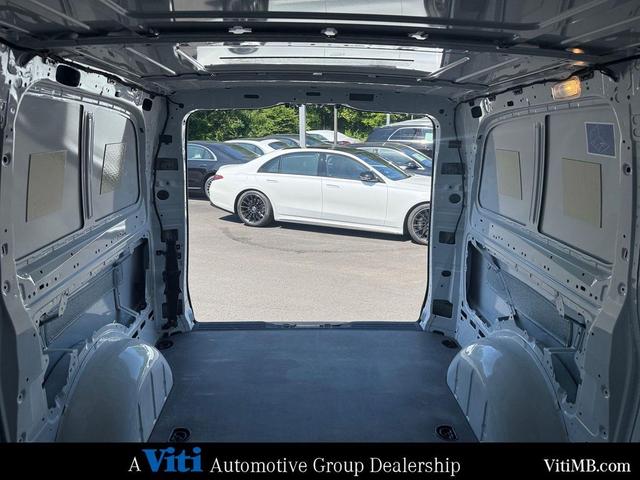 Photo of 2023 Arctic White Mercedes-Benz Metris