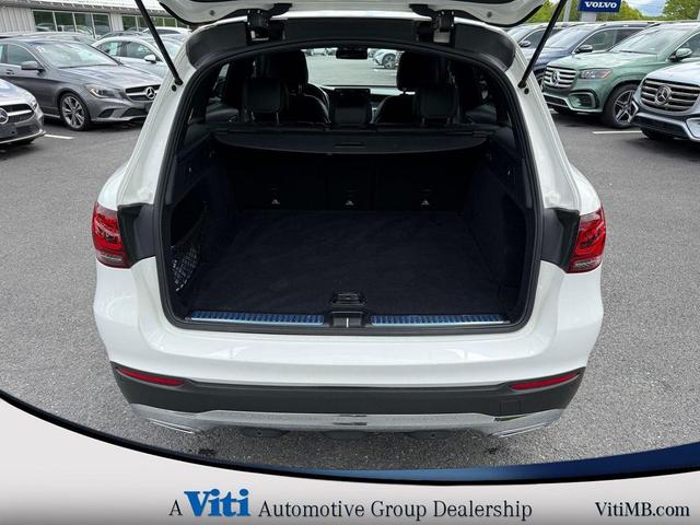 Photo of 2022 Polar White Mercedes-Benz GLC 300