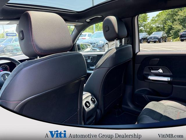 Photo of 2024 Polar White Mercedes-Benz GLB 250