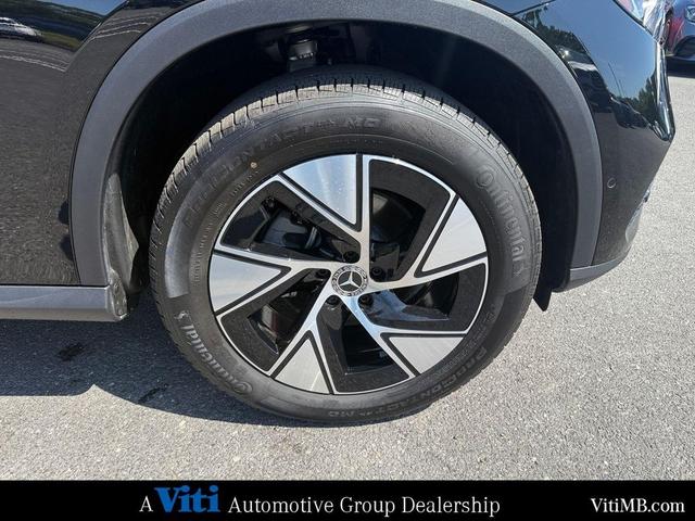 Photo of 2024 Black Mercedes-Benz GLC 300