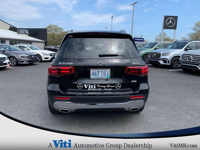 Photo of 2024 Night Black Mercedes-Benz GLB 250