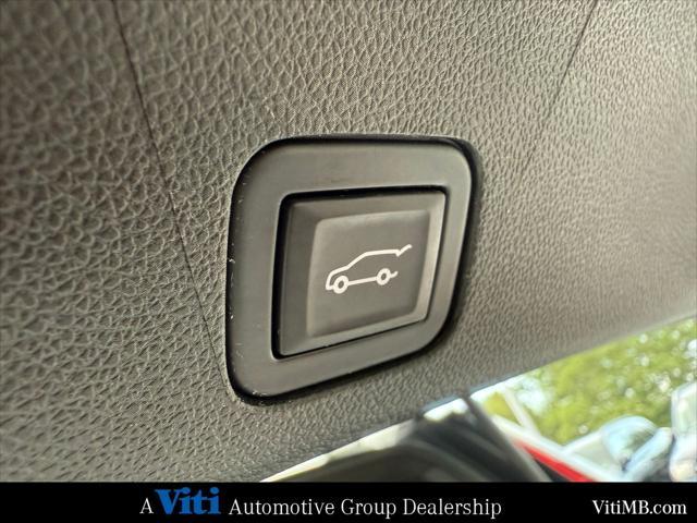 Photo of 2022 Crystal White Tricoat Cadillac Escalade
