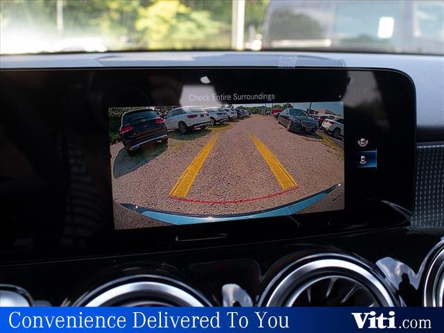 Photo of 2022 Night Black Mercedes-Benz GLB 250