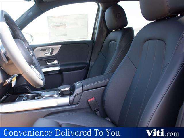Photo of 2022 Night Black Mercedes-Benz GLB 250