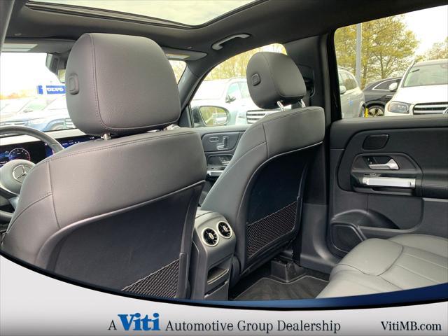 Photo of 2024 Night Black Mercedes-Benz GLB 250
