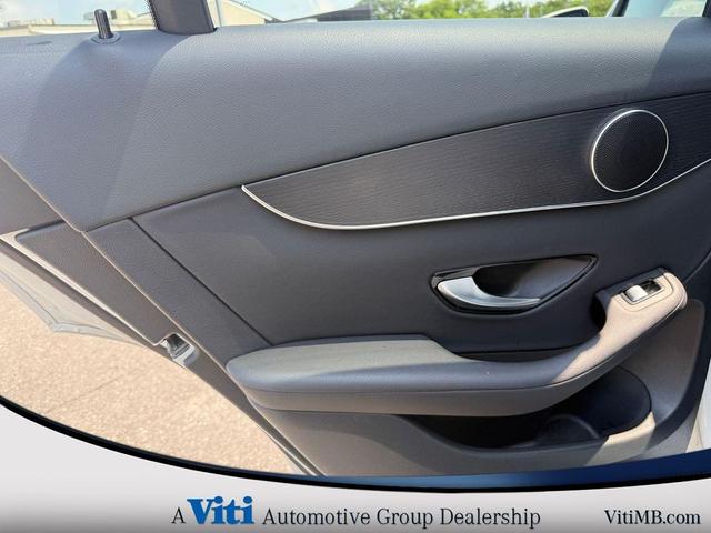 Photo of 2022 Polar White Mercedes-Benz GLC 300