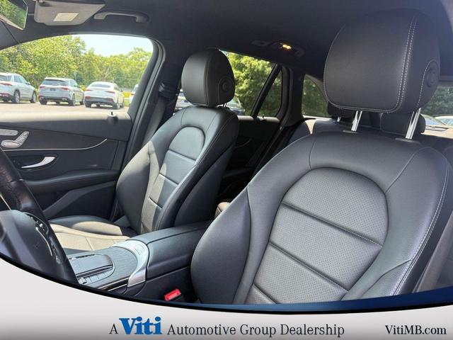 Photo of 2022 Polar White Mercedes-Benz GLC 300