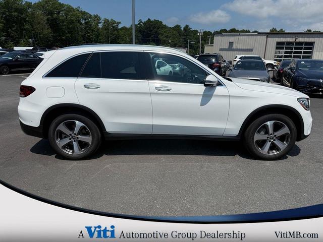 Photo of 2022 Polar White Mercedes-Benz GLC 300