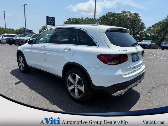 Photo of 2022 Polar White Mercedes-Benz GLC 300