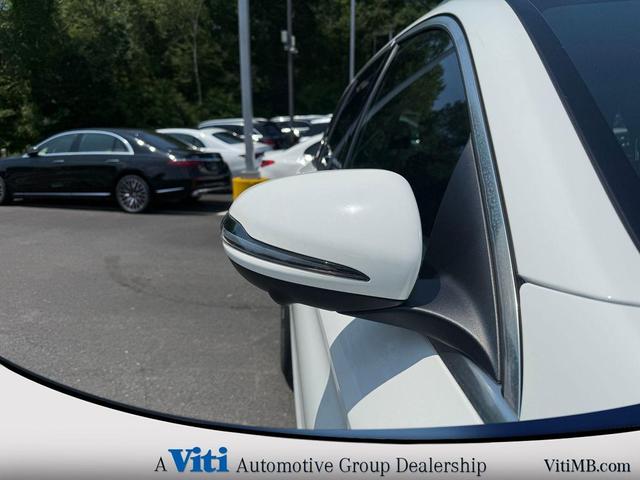 Photo of 2022 Polar White Mercedes-Benz GLC 300