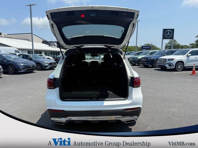 Photo of 2022 Polar White Mercedes-Benz GLC 300