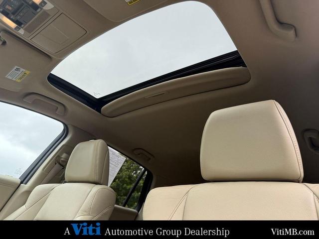 Photo of 2016 White Diamond Pearl Acura RDX