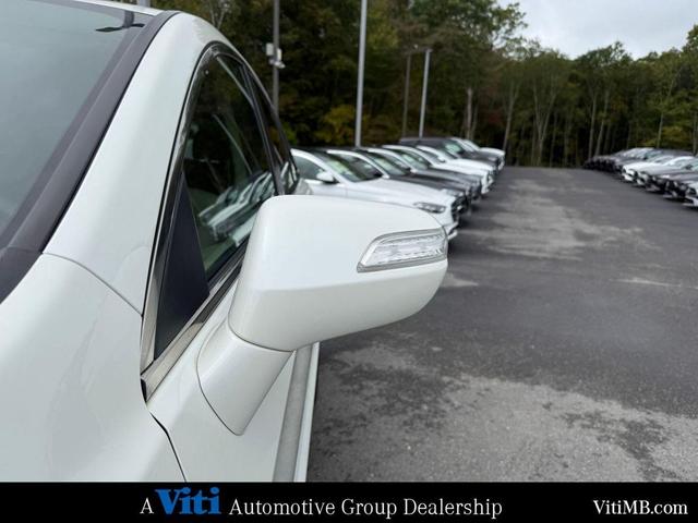Photo of 2016 White Diamond Pearl Acura RDX