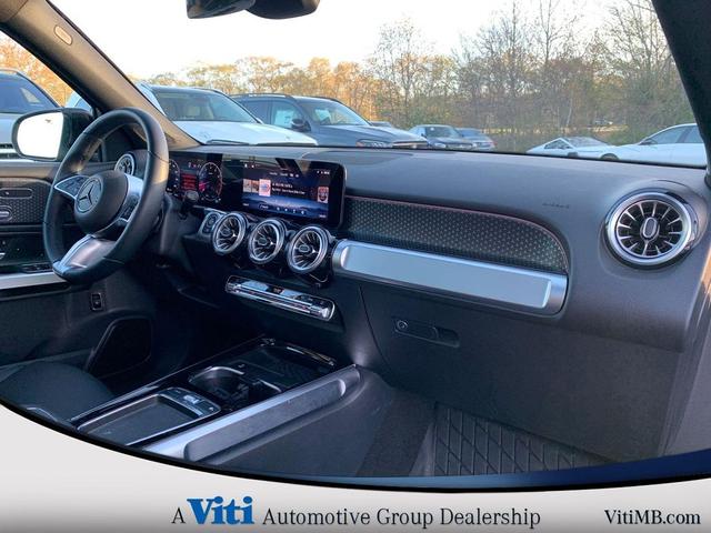 Photo of 2024 Night Black Mercedes-Benz GLB 250