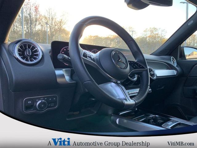 Photo of 2024 Night Black Mercedes-Benz GLB 250