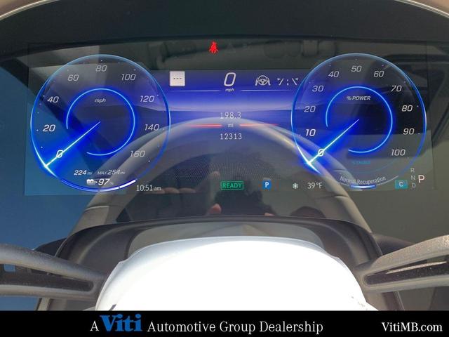 Photo of 2023 MANUFAKTUR Diamond White Metallic Mercedes-Benz EQS 580