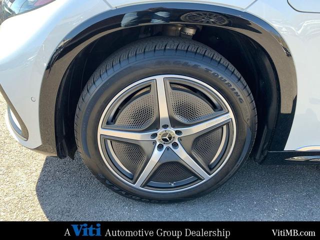 Photo of 2023 MANUFAKTUR Diamond White Metallic Mercedes-Benz EQS 580