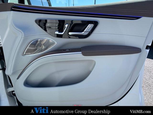 Photo of 2023 MANUFAKTUR Diamond White Metallic Mercedes-Benz EQS 580